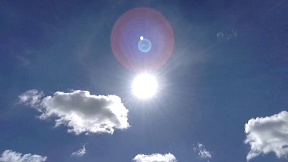 オーブと太陽 今は素晴らしい世の中で 明るい未来が待っている オーブと太陽 今は素晴らしい世の中で 明るい未来が待っている
