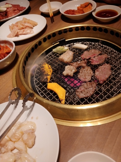焼肉屋さんへゴー_c0162773_17440877.jpg