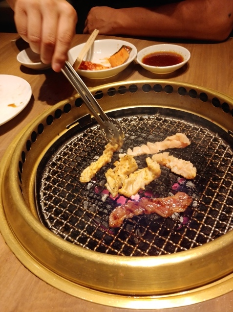 焼肉屋さんへゴー_c0162773_17463849.jpg