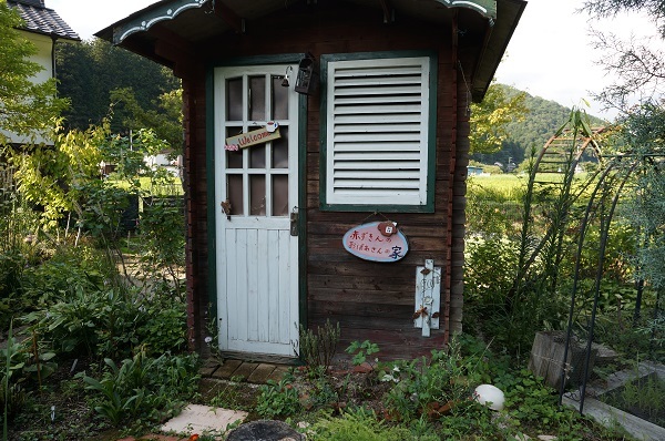 赤ずきんのおばあさんのお家 塗り替え_e0365880_21001813.jpg
