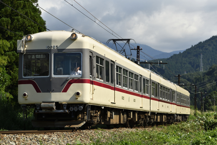 富山地方鉄道 10020形＋クハ170形 横江ストレート : 鉄路カレンダー
