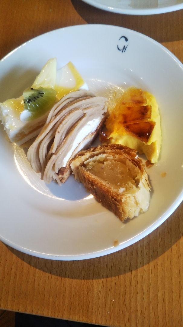 クラブハリエ守山玻璃絵館 ペーストリーブッフェ Tastes of Autumn_f0076001_19540355.jpg