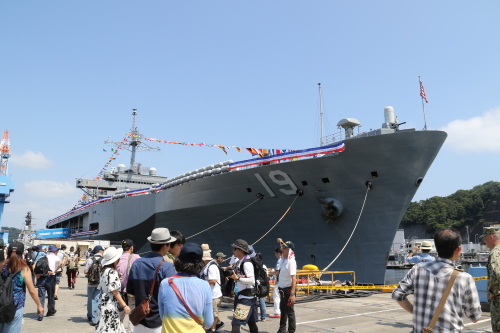 米海軍横須賀基地フレンドシップデー その3 ブルーリッジ 19 08 03 こちら運転担当配車係2
