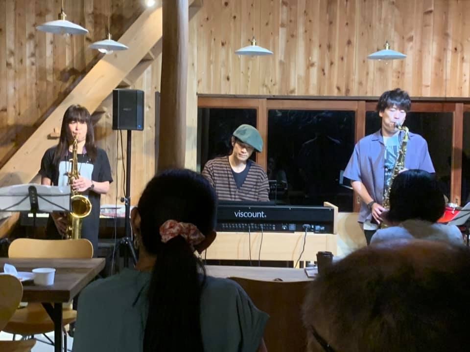 ジャズライブ カミン 広島Jazzlive Comin 本日23日はセッションです!_b0115606_10410569.jpeg