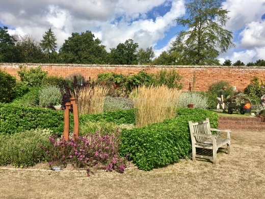 イギリスの旅2日目 ガーデンツアー 1日目 Marks Hall Estateなど_e0194723_14101231.jpeg