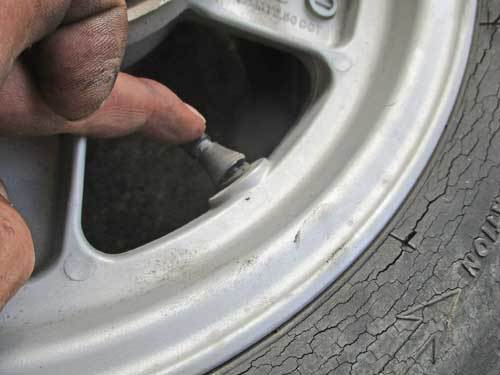屋根付き3輪車(笑) ジャイロキャノピーのタイヤ交換・・・(^^♪_c0086965_05272875.jpg