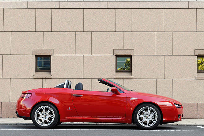 alfa romeo にみる現代の車と70年代の車の美しさの違い_a0129711_19002227.jpg
