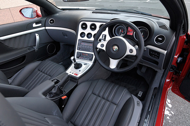alfa romeo にみる現代の車と70年代の車の美しさの違い_a0129711_19045550.jpg