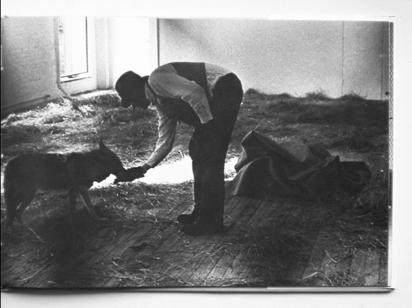 ヨーゼフ・ボイスのパフォーマンス記録写真集「Joseph Beuys - Coyote