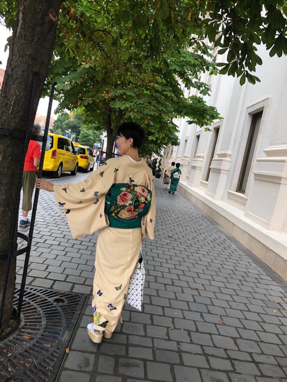 訪問着「薔薇と蝶のワルツ(タマゴ)」お客様コーデ♪_e0167832_15052252.jpeg