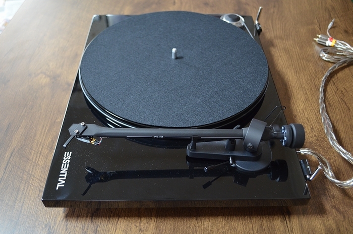 春バーゲン☆特別送料無料! pro-ject ESSENTIAL Pro−Ject 3