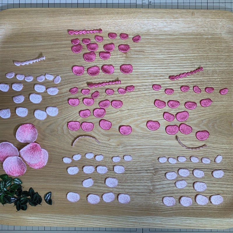 立体刺繍はカットまで!_a0370893_20480442.jpeg