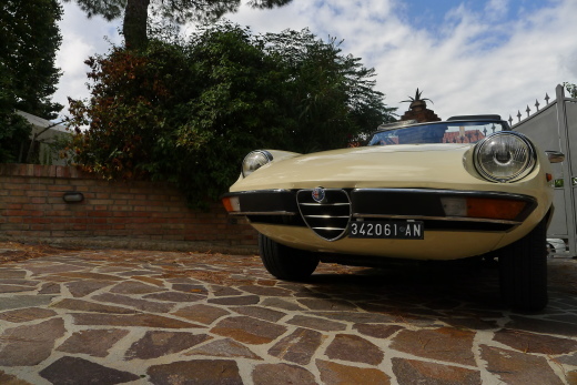 alfa romeo にみる現代の車と70年代の車の美しさの違い_a0129711_11222005.jpg