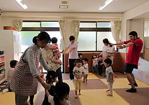 Nakayoshi Nursery English Play time #2_e0325335_118715.jpg
