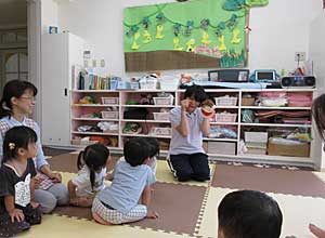 Nakayoshi Nursery English Play time #1_e0325335_119071.jpg