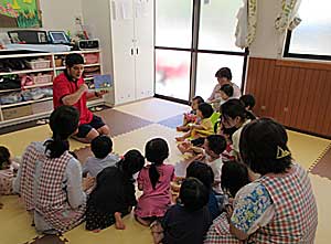 Nakayoshi Nursery English Play time #1_e0325335_1191589.jpg