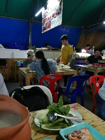 タイで生レバーとユッケを食べる　ラーン ラップ ラップ イサーン料理&レバ刺し_a0007462_00522231.jpg