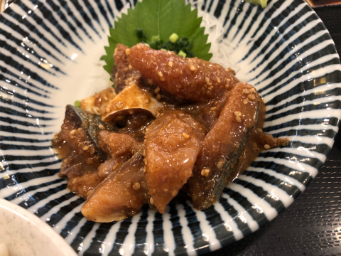 博多には代名詞的な食べ物が多すぎる しらすくじら 福岡空港にて 味オンチの味道楽