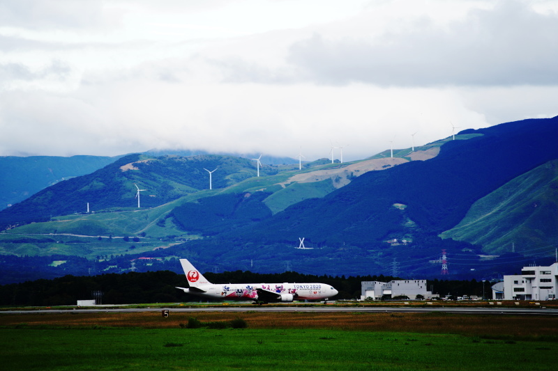 昨日の阿蘇熊本空港 天気予報を裏切り快晴 ラグビーワールドカップ と東京２０２０同日に 阿蘇をバックに 本日は世界陸上 テレビ観戦で朝寝坊 散歩はなし 気ままなポタリング