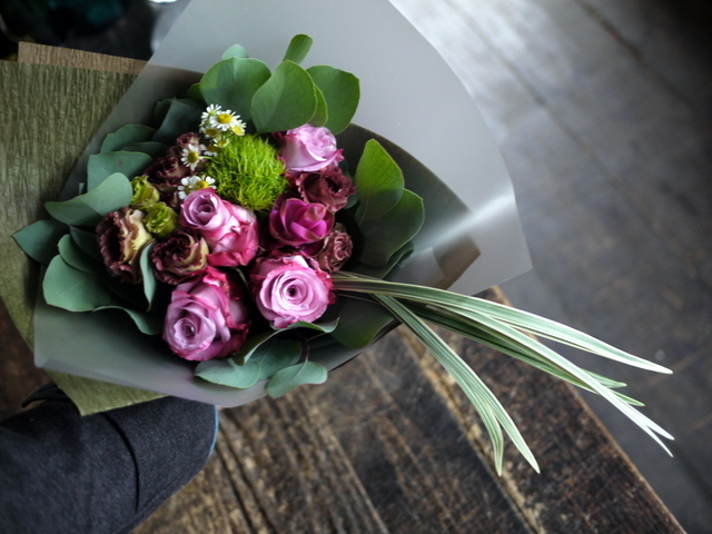 お誕生日の花束 パープル系 シック 新琴似7条にお届け 19 09 23 札幌 花屋 Mell Flowers