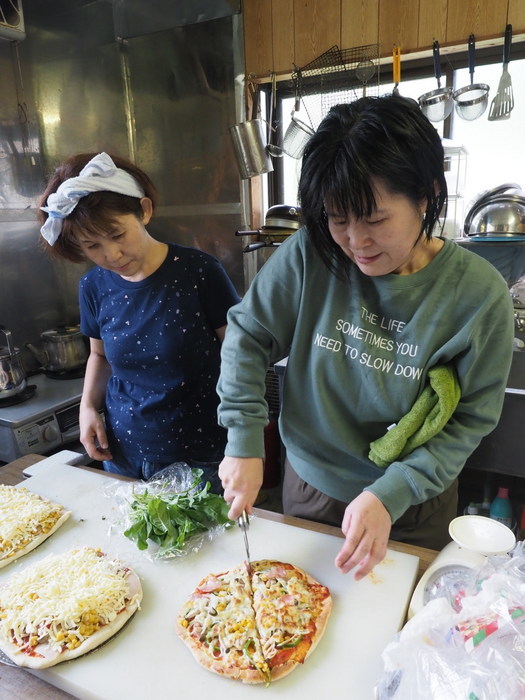 中原温泉で、ピザ作り_c0116915_00560133.jpg