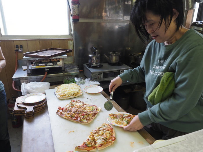 中原温泉で、ピザ作り_c0116915_00585647.jpg