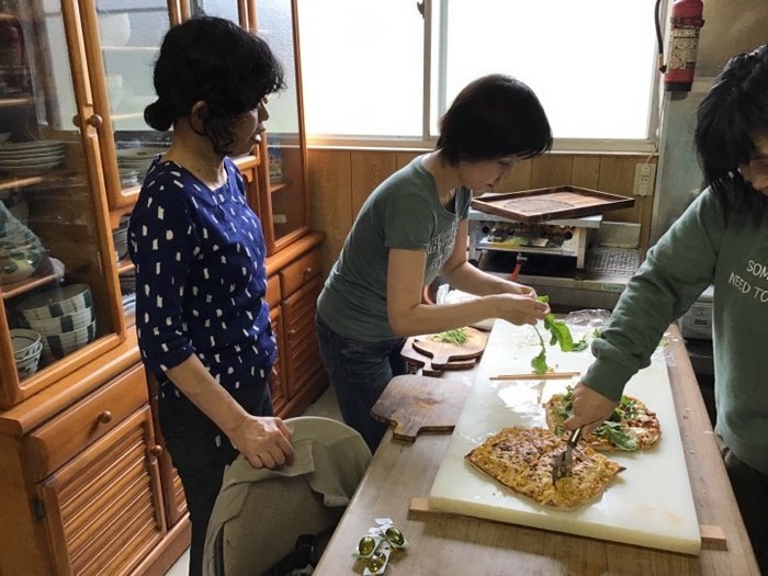 中原温泉で、ピザ作り_c0116915_01070927.jpg