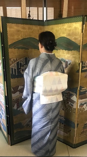 ランチ会・絞りの夏着物に鱗帯・コンサートへもご一緒に。_f0181251_18355600.jpg