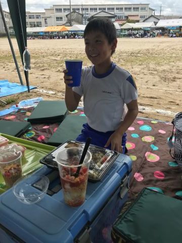 運動会には、うちわが必需品ですね。_f0009169_07512835.jpg