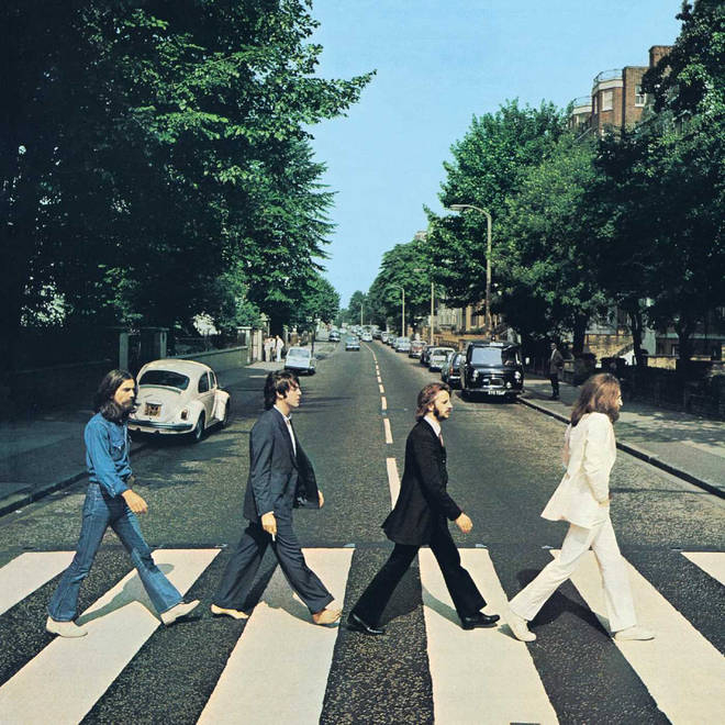 NYの街角で見かけたビートルズ『アビイ・ロード』（Abbey Road）50周年アニバーサリー版のポスター_b0007805_04401935.jpg