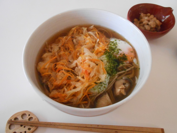 野菜のかき揚げ蕎麦とオーケーストア開店_a0095931_20393397.jpg