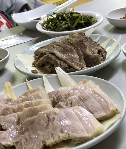 カルグクス屋さんの絶品スユッ_b0060363_15282481.jpeg