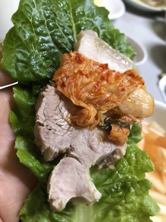 カルグクス屋さんの絶品スユッ_b0060363_15312216.jpeg
