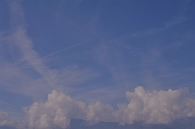 10月1日 池田町今日の天気 最高気温 27 1 飛行機雲乱舞 早朝am610 えいじのフォト徒然日記 10月1日 池田町今日の天気 最高気温 27 1 飛行機雲乱舞 早朝am610 えいじのフォト徒然日記