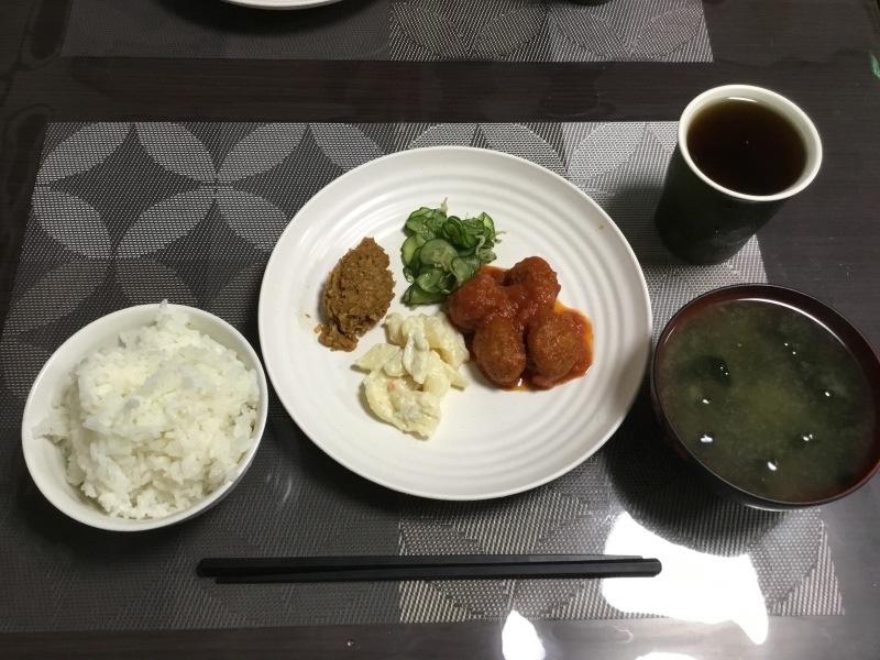 ひまわり荘&#127803;朝食&#127803;ミートボールトマトソース マカロニサラダ みそ汁_c0357519_06471689.jpeg