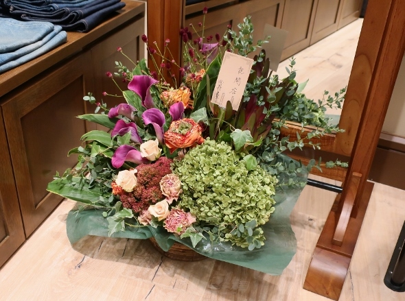 ベニエフレェ店にお祝いのお花をいただきました。_c0227633_23044622.jpg