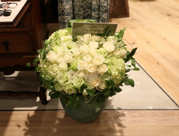 ベニエフレェ店にお祝いのお花をいただきました。_c0227633_23121258.jpg
