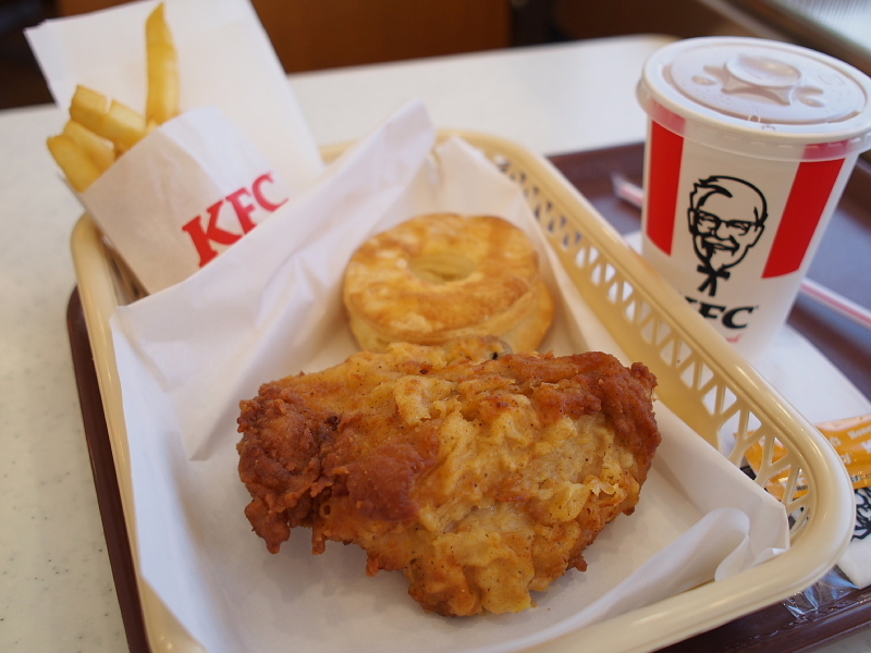 【ある日】ケンタでひとやすみ ~部位と食べ方ってあんのね_b0008655_18501557.jpg