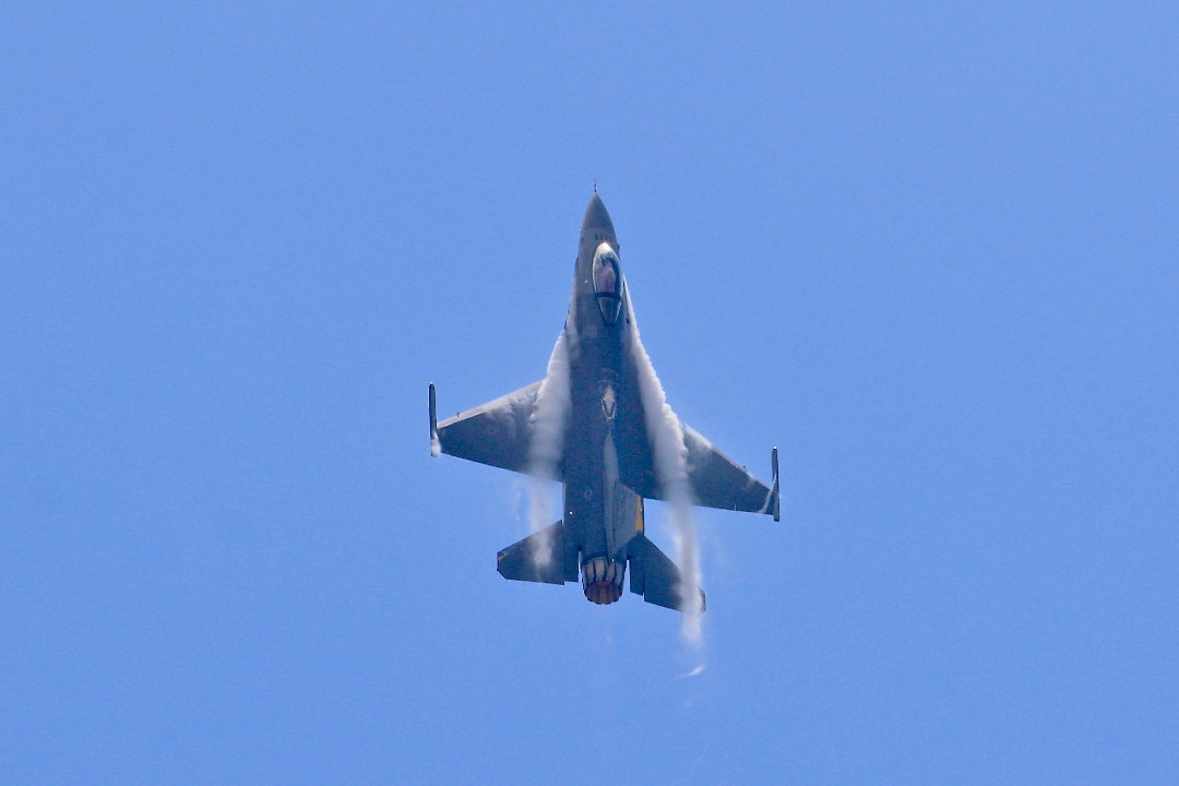 松島基地航空祭・・・その12 F-16(ファイティング・ファルコン)_e0071967_7584853.jpg