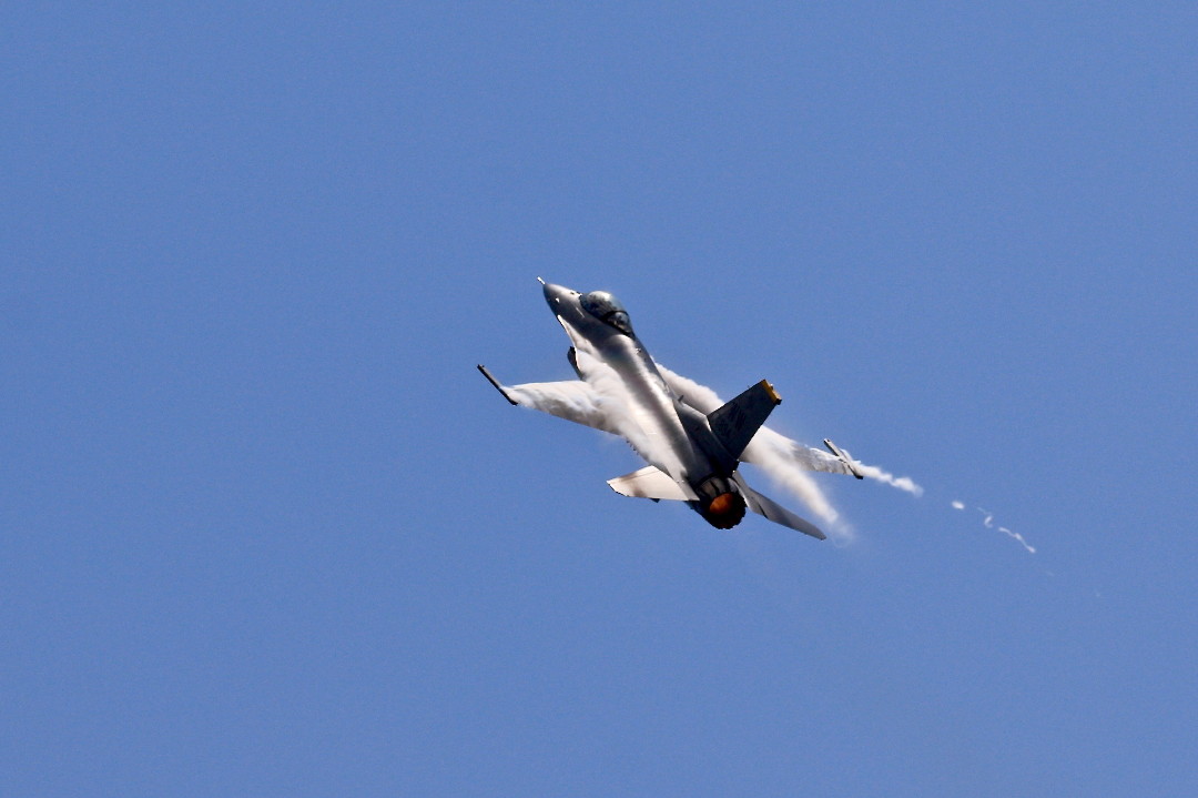 松島基地航空祭・・・その12 F-16(ファイティング・ファルコン)_e0071967_758524.jpg