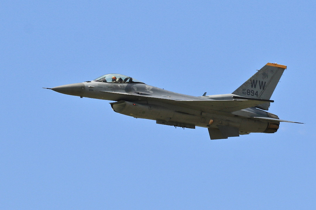 松島基地航空祭・・・その12 F-16(ファイティング・ファルコン)_e0071967_758593.jpg