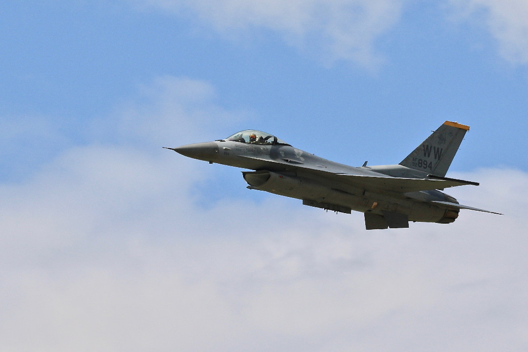 松島基地航空祭・・・その12 F-16(ファイティング・ファルコン)_e0071967_759164.jpg