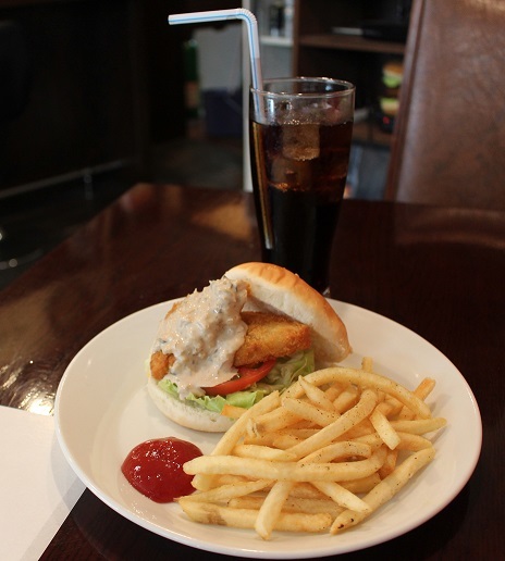 生涯で三度目のハンバーガーです。 『TACK (タック)』で。_f0362073_08274842.jpg