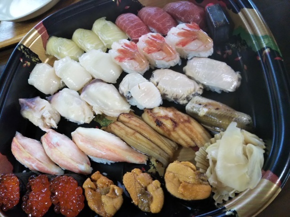 パンジーと生寿司と外猫_f0316507_16033966.jpg