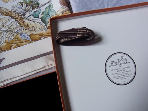 HERMES くるみ割り リス柄スカーフ HERMES くるみ割り リス柄スカーフ