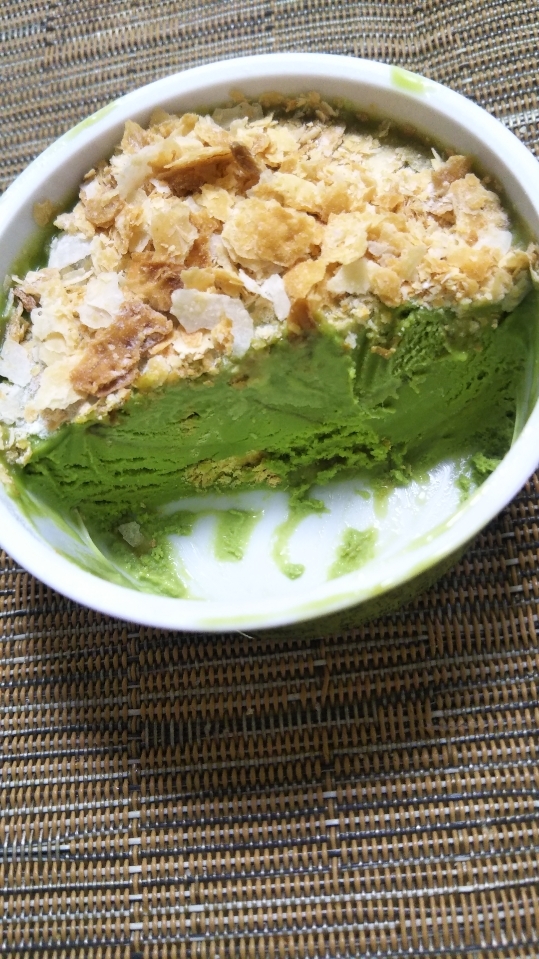 ハーゲンダッツ ジャポネ 抹茶パイ~ほのかな黒蜜~_f0076001_23452162.jpg