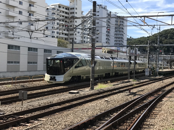 Train Suite 四季島 が八王子を通過した よく飲むオバチャン 本日のメニュー Train Suite 四季島 が八王子を通過した よく飲むオバチャン 本日のメニュー