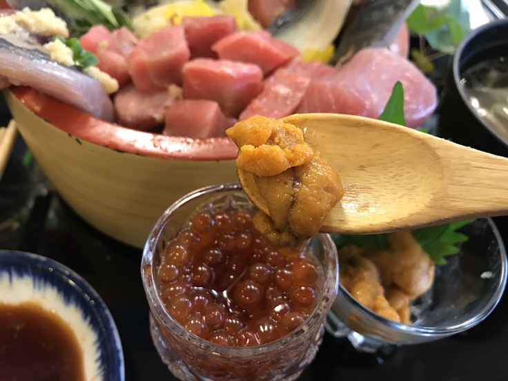 デカ盛り「おまかせ丼」スペシャル！@魚心亭（高尾）_c0212604_1328559.jpg