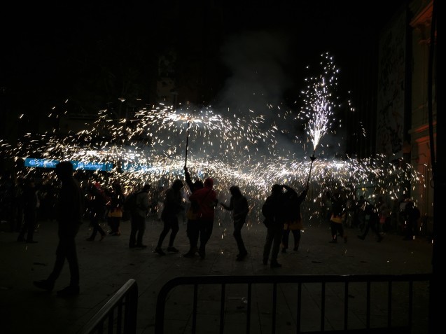 Las Corts地区の火祭り correfoc_b0064411_07542947.jpg