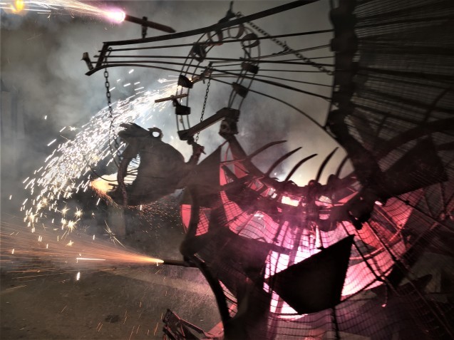 Las Corts地区の火祭り correfoc_b0064411_08003379.jpg